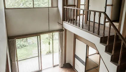 家族が分散して過ごしていた、小分けにされた部屋。